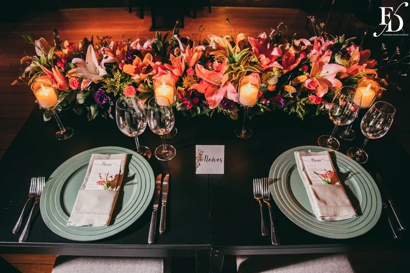 casamento realizado na igreja santa cecília em porto alegre e recepção no le bistrot gourmet com decoração colorida vibrante tropical por life eventos especiais cerimonialista de casamento em porto alegre