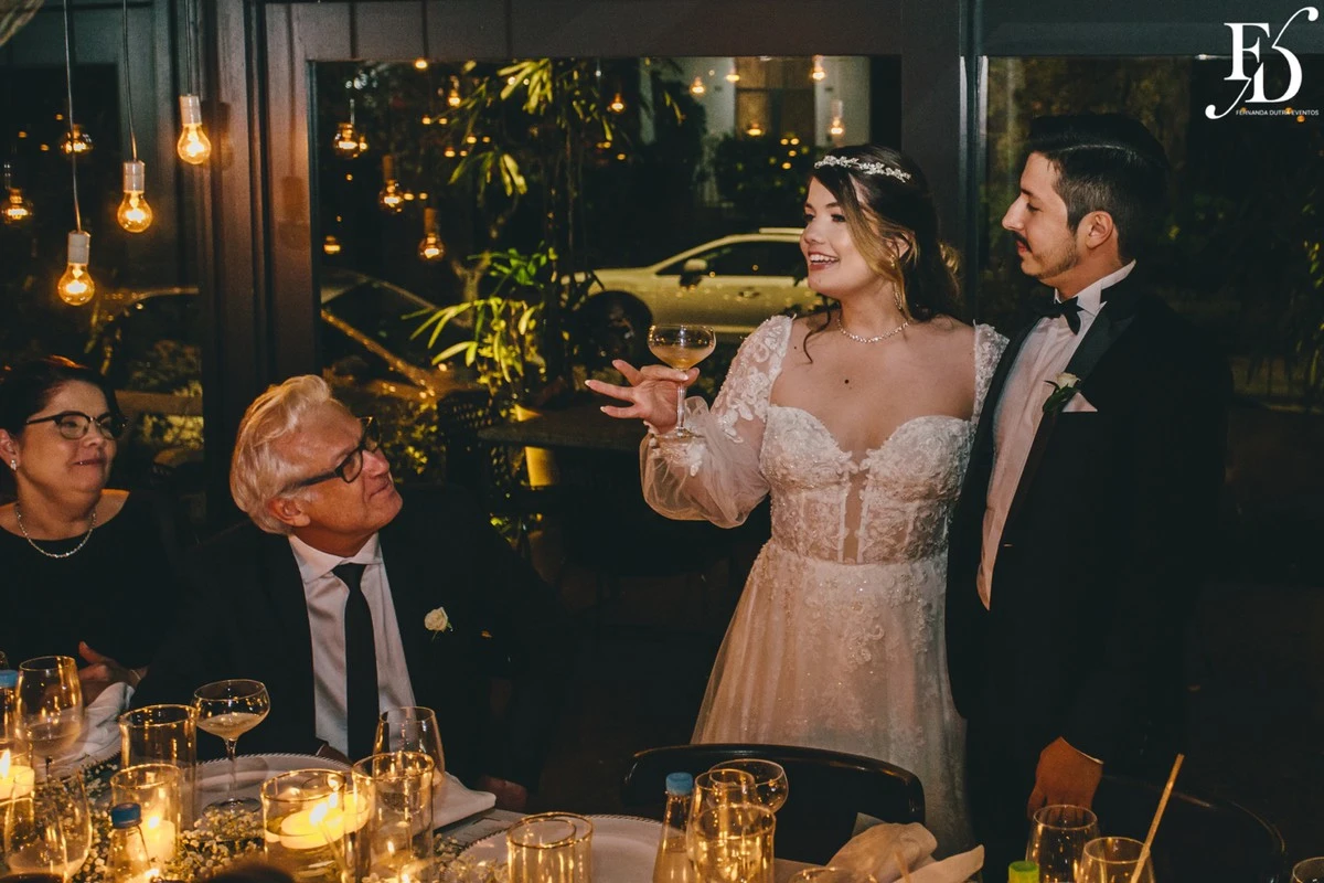 casamento com estética "old money" realizado no le bistrot gourmet em porto alegre por life eventos especiais mini-wedding casamento porto alegre