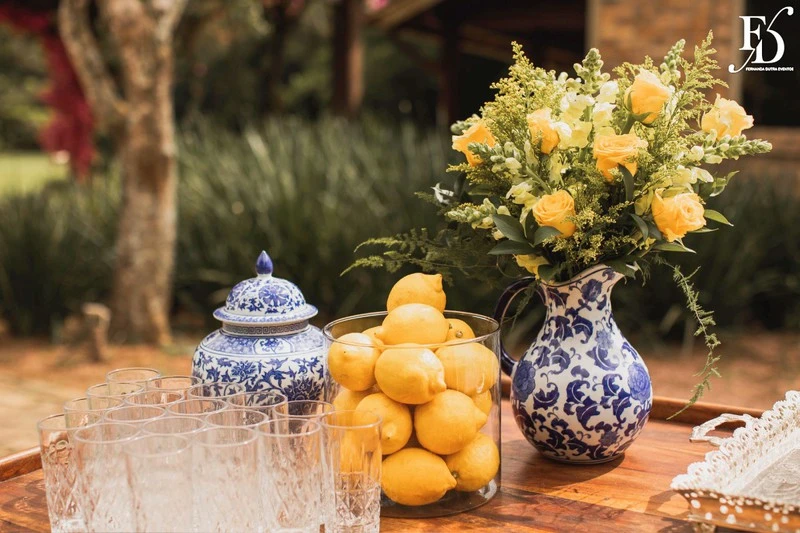 casamento diurno almoço de domingo em família no alto da capela decoração com limão siciliano