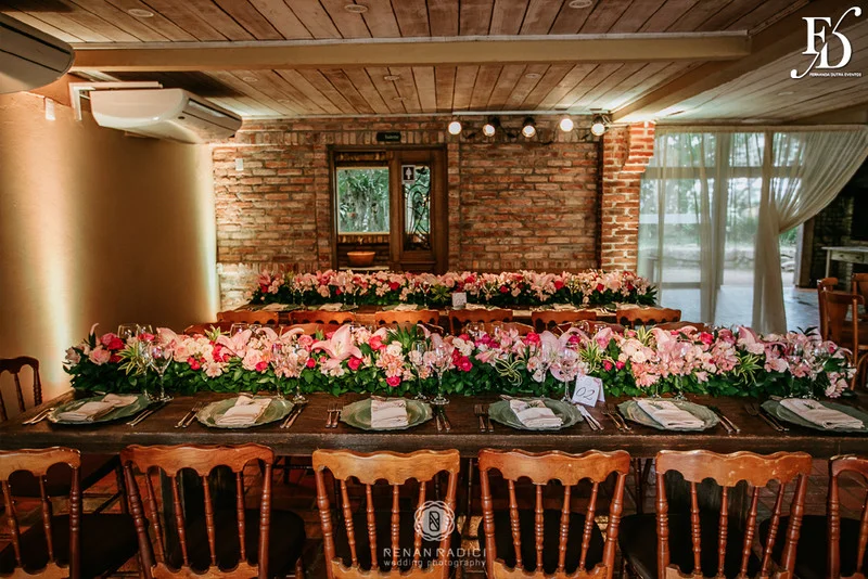 casamento diurno realizado em porto alegre rs no alto da capela por life eventos especiais cerimonialista wedding planner especializada em casamentos de alto padrão em porto alegre decoração boho chic botânica em tons de nude rosa e verde por life eventos especiais
