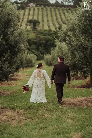 casamento organizado por life eventos especiais na estância das oliveiras em viamão com decoração campeira rústica e minimalista para um casal autêntico e cheio de personalidade