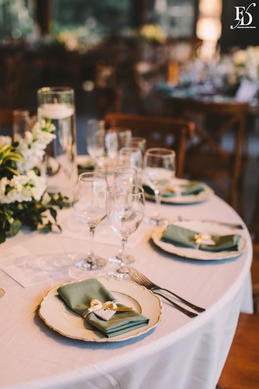 casamento com cerimônia ao ar livre em porto alegre casamento no alto da capela com decoração afetiva e delicada por life eventos especiais mesas convidados