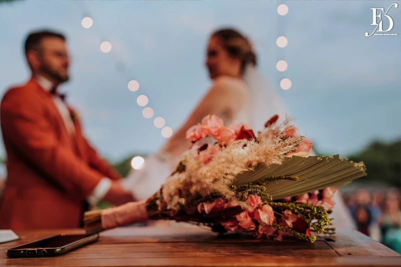 casamento no espaço paraiso em porto alegre viamão alvorada com decoração moderna boho rustico-chic em tons terrosos por life eventos especiais cerimônia ao ar livre