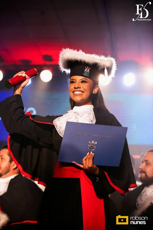 festa de formatura em direito no party room em porto alegre com decoração moderna elegante e sofisticada em preto e marsala com organização projeto e cerimonial de life eventos especiais cerimonialistas em porto alegre