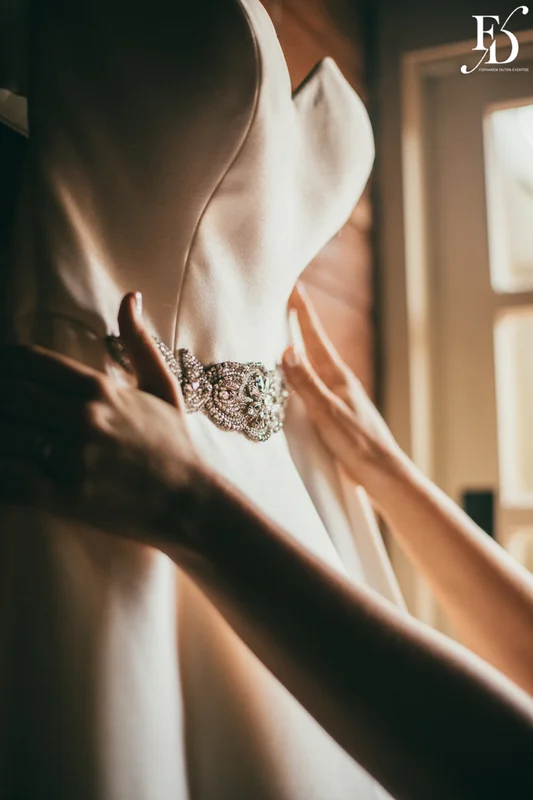 casamento realizado no alto da capela em porto alegre por life eventos especiais com cerimônia ao ar livre decoração despojada em tons terrosos e uma parede de donuts para a alegria dos convidados