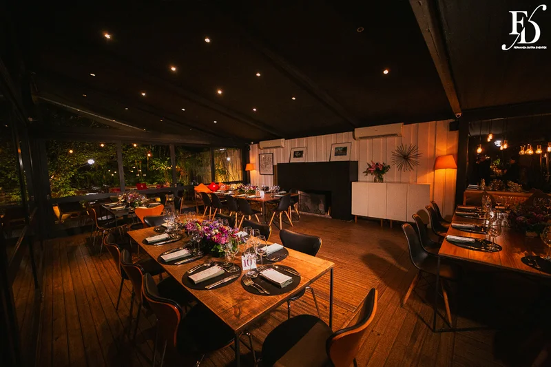 casamento realizado na igreja são pedro em porto alegre e recepção no le bistrot gourmet com decoração colorida e vibrante em rosa pink roxo e lilás