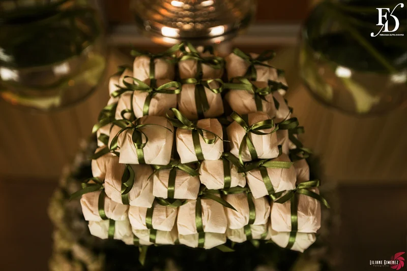 casamento destination wedding com cerimônia e festa na casa vetro em porto alegre com a cerimônia realizada na parte interna da casa com decoração clean elegante e clássica em branco e verde por life eventos especiais destination wedding em porto alegre cerimonialista em porto alegre