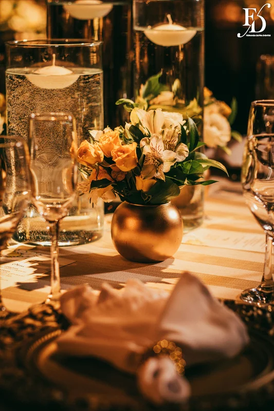 casamento na igreja nossa senhora do mont'serrat em porto alegre e festa de casamento na casa vetro em porto alegre com decoração sofisticada e luxuosa estilo clássico em dourado branco e amarelo por life eventos especiais cerimonialista de casamento em porto alegre