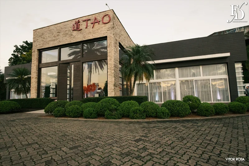 casamento com cerimônia na igreja nossa senhora da conceição igreja matriz de são leopoldo e festa no espaço tao em novo hamburgo com decoração outonal em tons terrosos marsala laranja e amarelo num projeto luxuoso sofisticado e elegante por fernanda dutra cerimonialista em porto alegre por life eventos especiais