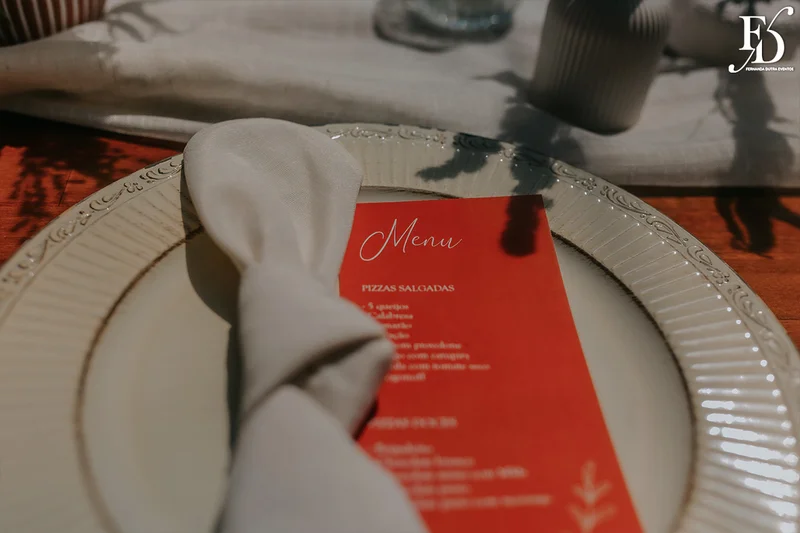 casamento divertido e animado na casa na chácara, em porto alegre; um casal jovem, despojado, que queria celebrar esse momento com um rodízio de pizza - casamento com pizza - decoração estilo boho wedding em tons terrosos cerimonial de life eventos especiais