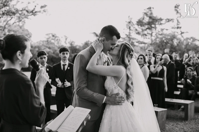 casamento realizado na alameda figueira em cachoeirinha com decoração romântica e delicada em tons de rosa e verde com bouganvilles por life eventos especiais assessoria e cerimonial de casamentos em porto alegre