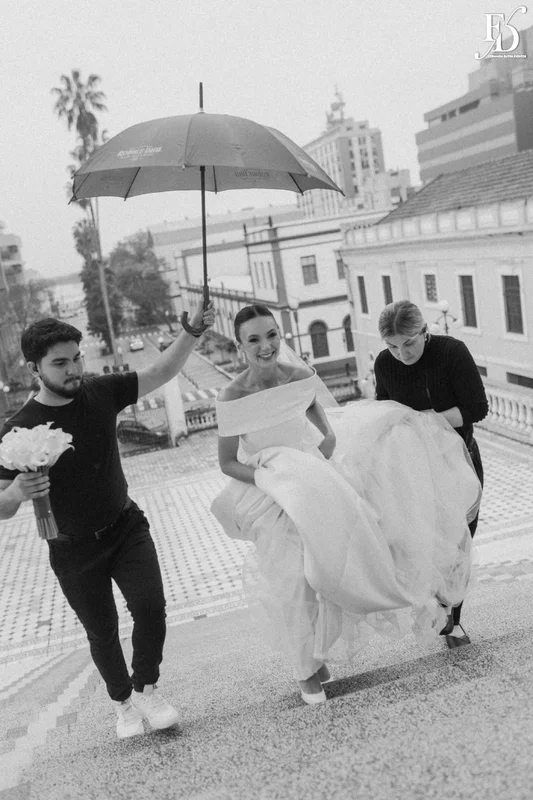 casamento igreja basílica nossa senhora das dores cerimonial levando a noiva na chuva