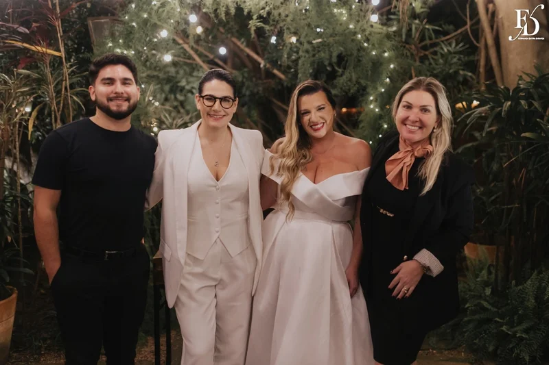 noivas Ivana e Cristiane no Le Bistrot Gourmet casamento LGBT Porto Alegre com a equipe life eventos especiais victor e cristiane