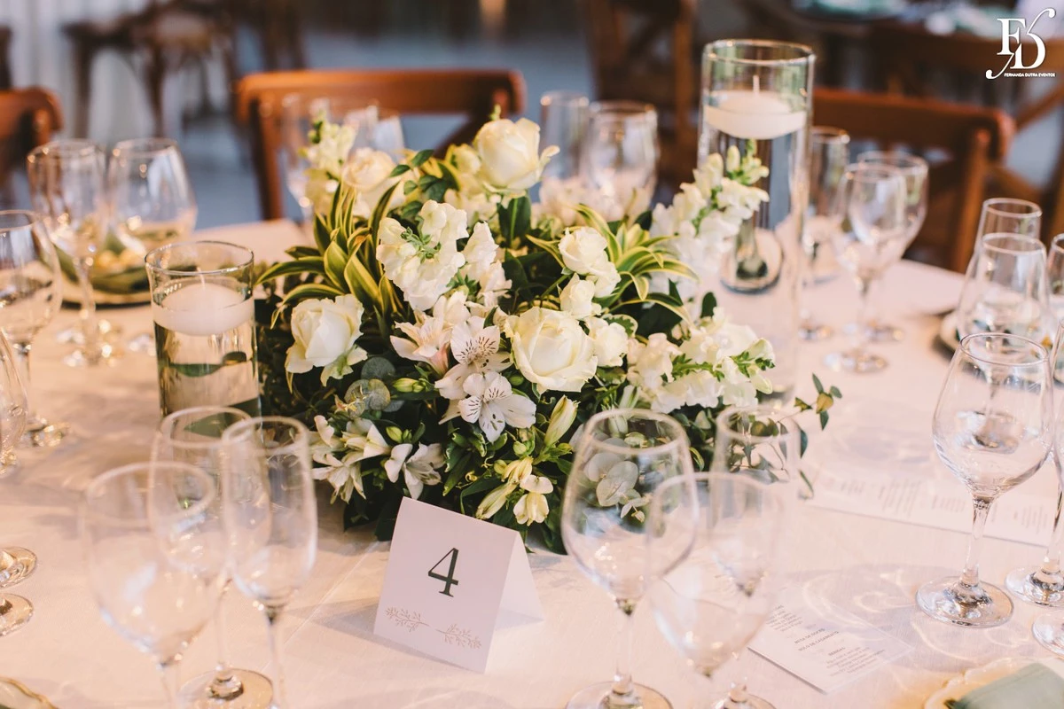 casamento com cerimônia ao ar livre em porto alegre casamento no alto da capela com decoração afetiva e delicada por life eventos especiais mesas convidados