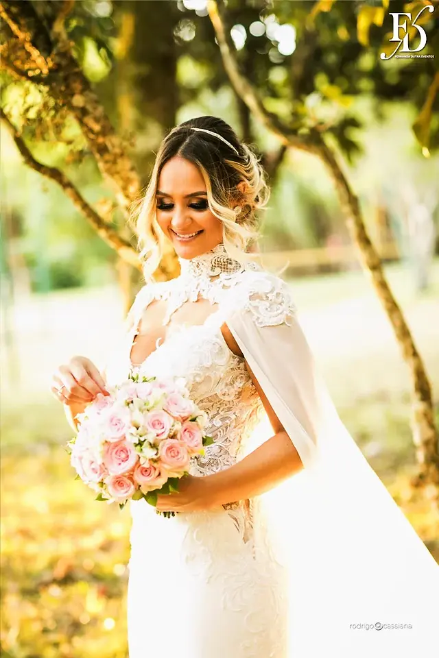 casamento do goleiro brenno do grêmio de porto alegre com a linda victoria fogazzi com uma cerimônia ao ar livre em porto alegre num lindo entardecer de verão e recepção em tons de marsala no salão principal da sede campestre da associação do ministério público por life eventos especiais cerimonialista em porto alegre