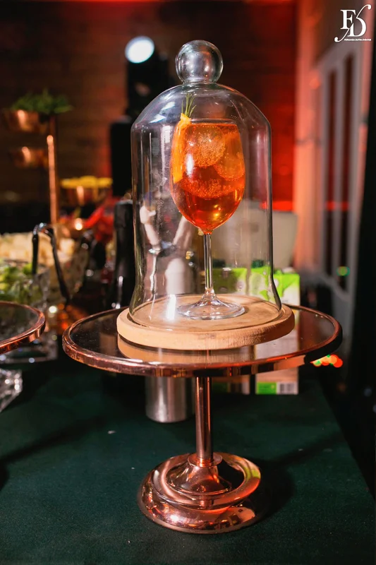 festa de formatura em medicina realizada no salão boa vista da associação leopoldina juvenil em porto alegre com decoração verde e branco e animação da banda os calamares