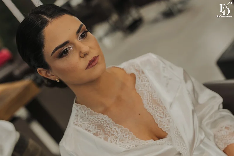 casamento mini-wedding no eat kitchen em novo hamburgo com decoração verde e branco estilo greenery making of noiva