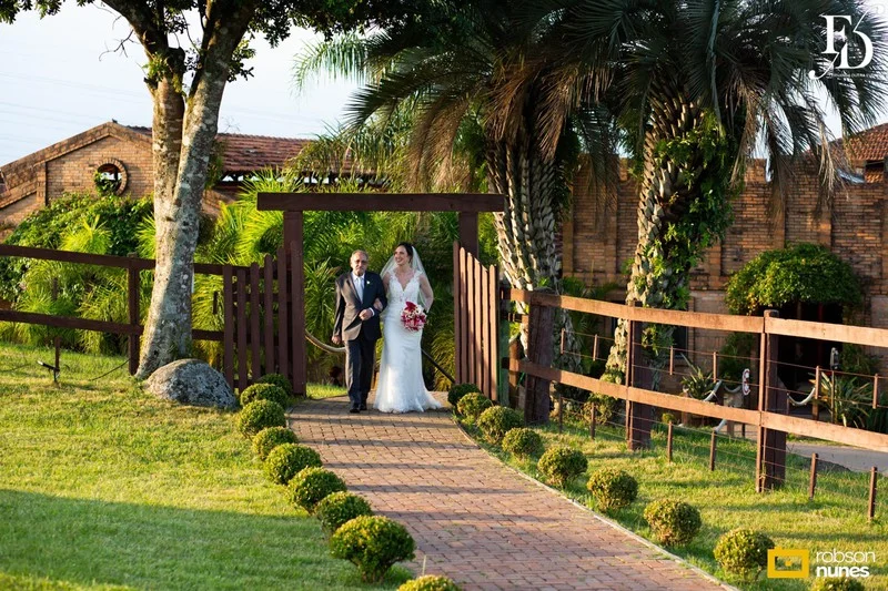 casamento destination wedding no Espaço Paraíso em Porto Alegre Alvorada Viamão noivo americano e noiva brasileira equipe bilingue de cerimonial evento com decoração romântida elegante e sofisticada em tons de rosa