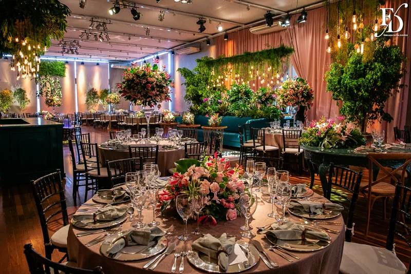 casamento com cerimônia na igreja santa teresinha do menino jesus e festa e recepção na casa vetro em Porto Alegre com organização e cerimonial de fernanda dutra da life eventos especiais cerimonialista em porto alegre