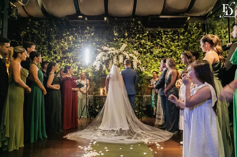 casamento no dry moments & drinks em porto alegre decoração moderna clean e sofisticada com copo de leite