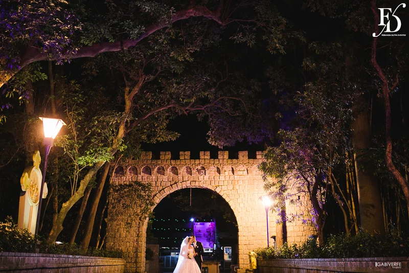 casamento com cerimônia na igreja são josé la salle em canoas rs e recepção na lalux casa de festas com decoração moderna sofisticada elegante em amarelo cinza e preto por life eventos especiais assessoria e organização de casamentos em porto alegre