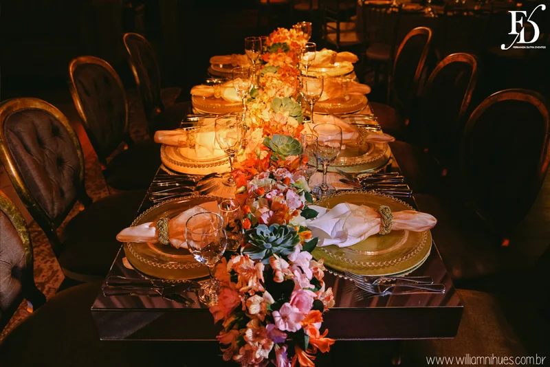 casamento luxuoso no clube veleiros do sul em porto alegre com decoração em dourado fechamento do teto em voil e espelhos venezianos cerimônia na igreja santa teresinha e santíssimo sacramento na redenção com organização e cerimonial de fernanda dutra da life eventos especiais organizadora de eventos em porto alegre