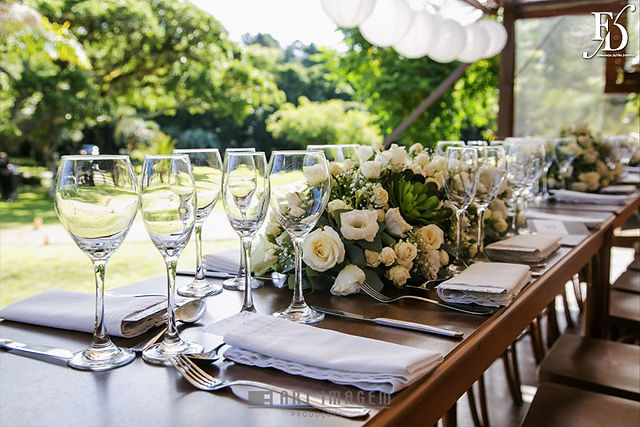 casal morando no exterior que optou fazer o casamento em sua cidade natal, porto alegre, e escolheu como cenário o alto da capela organização e cerimonial de life eventos especiais cerimonialista organização assessoria e cerimonial em porto alegre