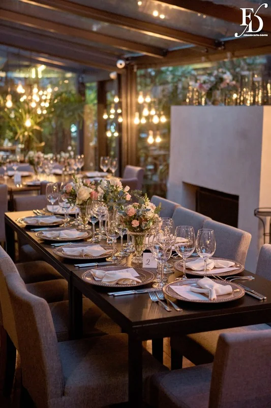 casamento mini-wedding realizado no Le Bistrot Gourmet em Porto Alegre com projeto de decoração delicado, romântico e elegante em tons pastéis