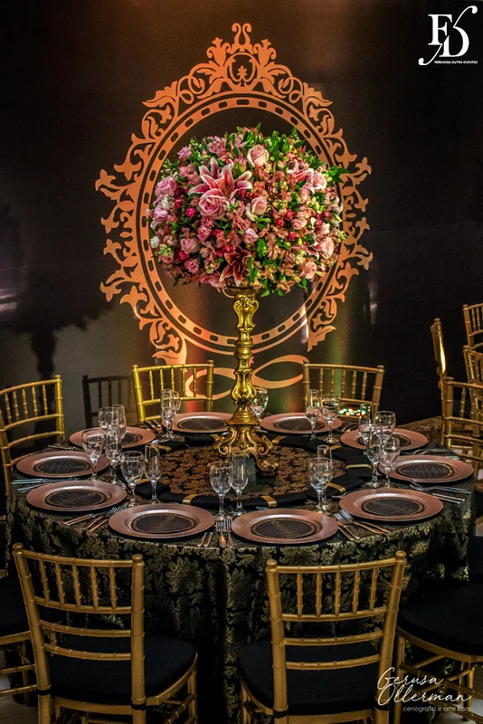 casamento com decoração luxuosa na praça dos fundadores do grêmio náutico união em porto alegre em tons de dourado preto e rosa sofisticado clássico e elegante por life eventos especiais cerimonialista em porto alegre cerimônia na igreja são pedro