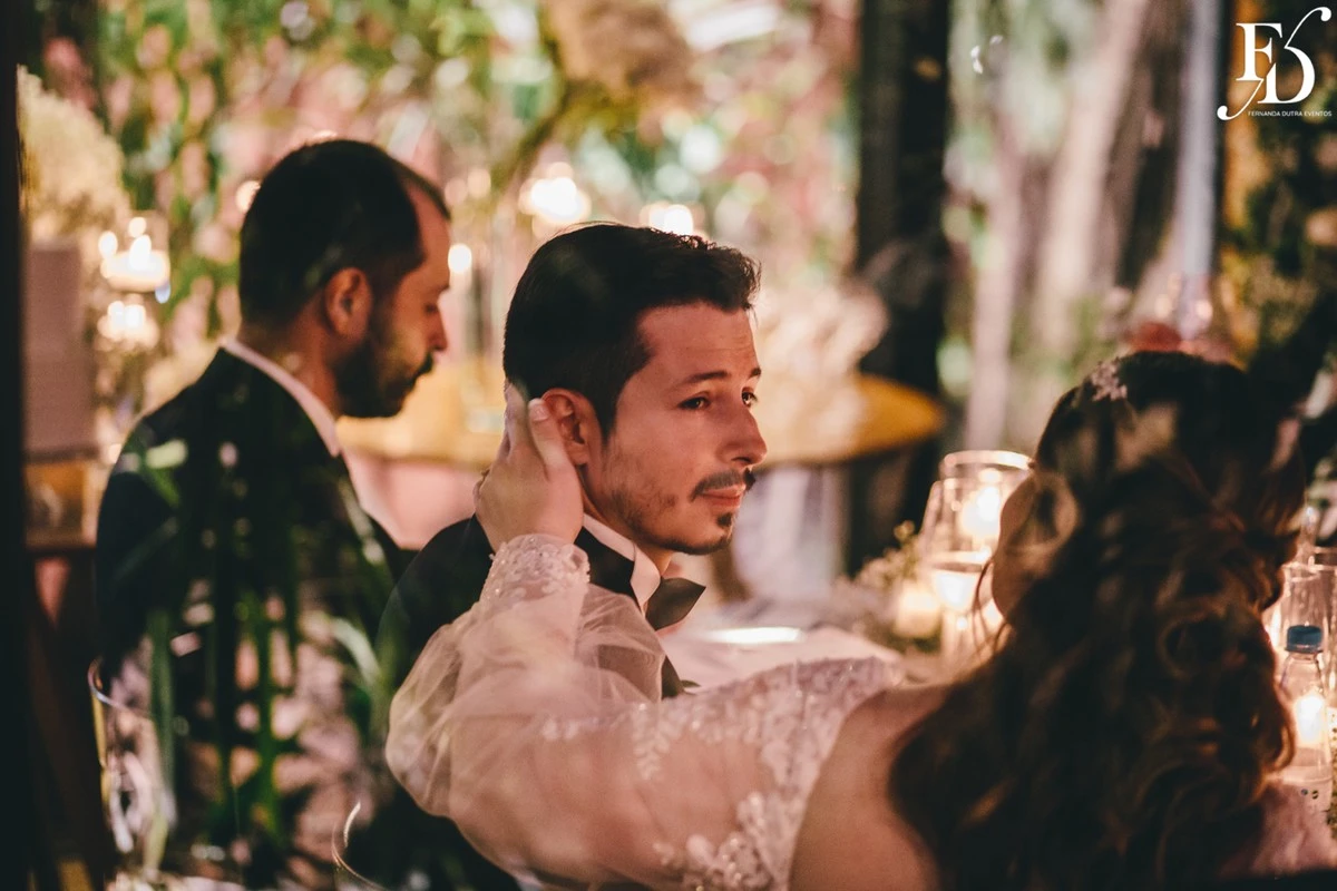 casamento com estética "old money" realizado no le bistrot gourmet em porto alegre por life eventos especiais mini-wedding casamento porto alegre