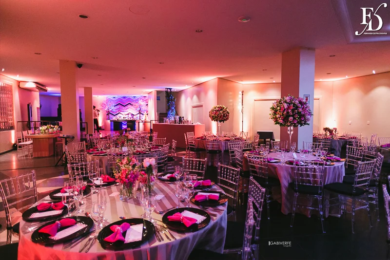festa de aniversário de 15 anos em porto alegre realizada no foyer em grêmio náutico união gnu com decoração linda e moderna por life eventos especiais cerimonialista em porto alegre