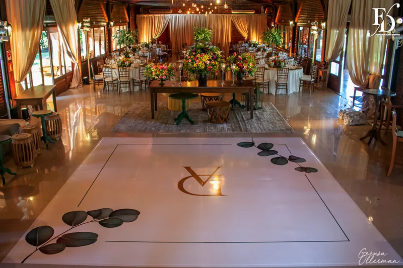 casamento realizado no sítio da figueira em porto alegre numa noite fria de inverno com decoração rústico delicada botânica organização e cerimonial de life eventos especiais cerimonialista para casamentos em porto alegre