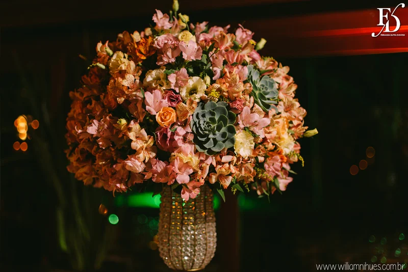 casamento luxuoso no clube veleiros do sul em porto alegre com decoração em dourado fechamento do teto em voil e espelhos venezianos cerimônia na igreja santa teresinha e santíssimo sacramento na redenção com organização e cerimonial de fernanda dutra da life eventos especiais organizadora de eventos em porto alegre