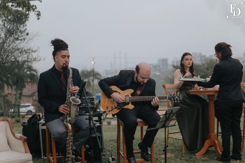 recepção no espaço paraíso em porto alegre viamão alvorada recepção externa decoração europeia cloud dancer european stylling banda de jazz