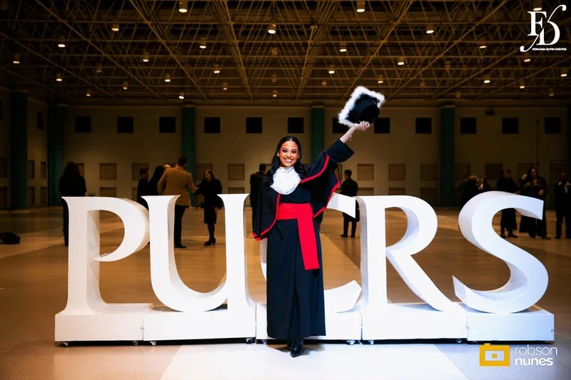 festa de formatura em direito no party room em porto alegre com decoração moderna elegante e sofisticada em preto e marsala com organização projeto e cerimonial de life eventos especiais cerimonialistas em porto alegre
