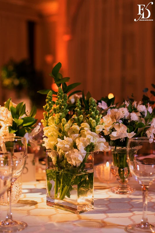 celebração de casamento civil realizada no salão imperatriz da associação leopoldina juvenil em porto alegre estilo botânico greenery luxuoso e sofisticado por life eventos especiais