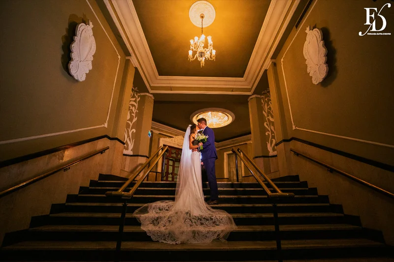 celebração de casamento civil realizada no salão imperatriz da associação leopoldina juvenil em porto alegre estilo botânico greenery luxuoso e sofisticado por life eventos especiais