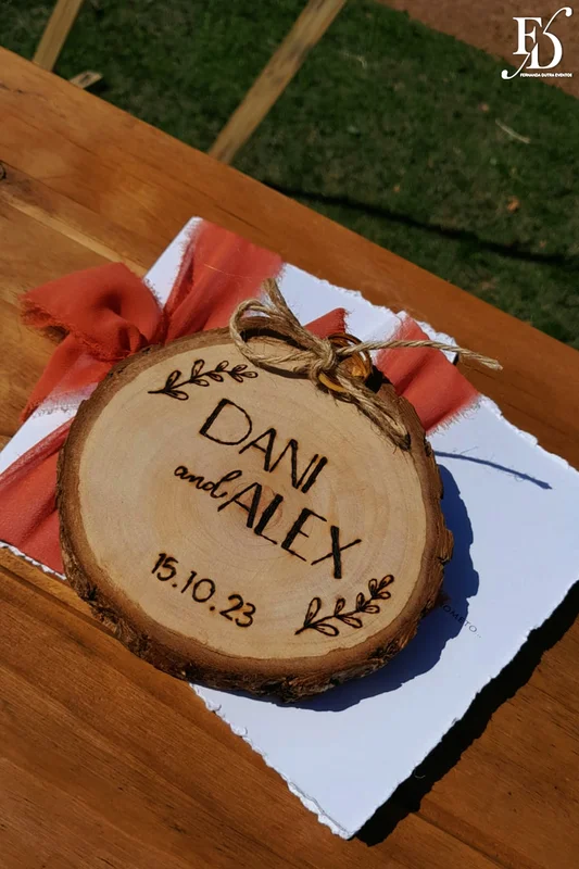 casamento divertido e animado na casa na chácara, em porto alegre; um casal jovem, despojado, que queria celebrar esse momento com um rodízio de pizza - casamento com pizza - decoração estilo boho wedding em tons terrosos cerimonial de life eventos especiais