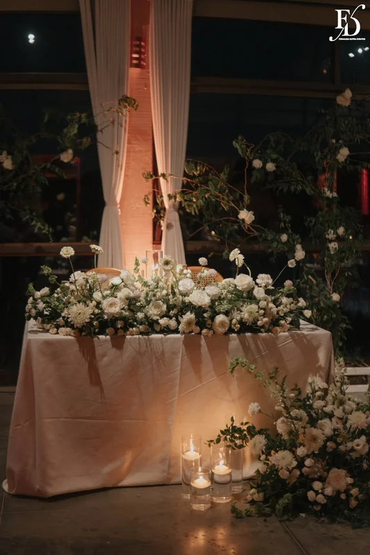 recepção no espaço paraíso em porto alegre viamão alvorada decoração europeia cloud dancer european stylling mesa dos noivos