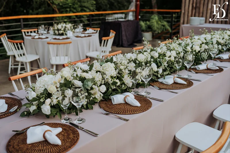 casamento realizado na casa na chácara em porto alegre mini-wedding intimista para 40 convidados com decoração clássica e elegante em branco e verde por life eventos especiais cerimonialistas em porto alegre