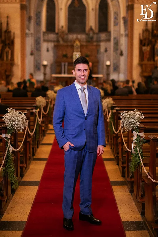 casamento realizado na igreja são pedro em porto alegre e recepção no le bistrot gourmet com decoração colorida e vibrante em rosa pink roxo e lilás