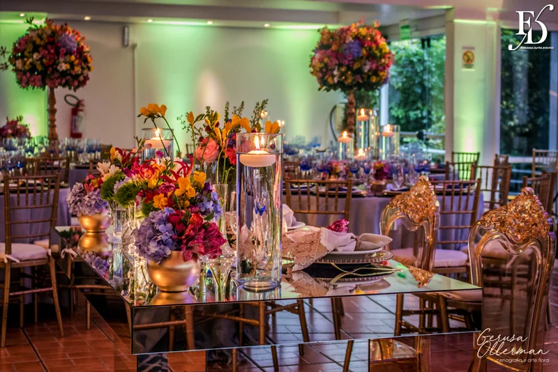 casamento diurno estilo destination wedding realizado em ivoti no interior do rs com cerimônia ao ar livre e recepção no salão principal do espaço da torre com decoração boho chic colorida botânica em tons de azul por life eventos especiais assessoria e cerimonial de casamentos em porto alegre