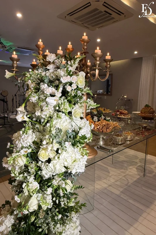 festa de aniversário de leissa hertzog com tema luz e sombra realizado no rossi parque panamby em porto alegre com decoração elegante e sofisticada