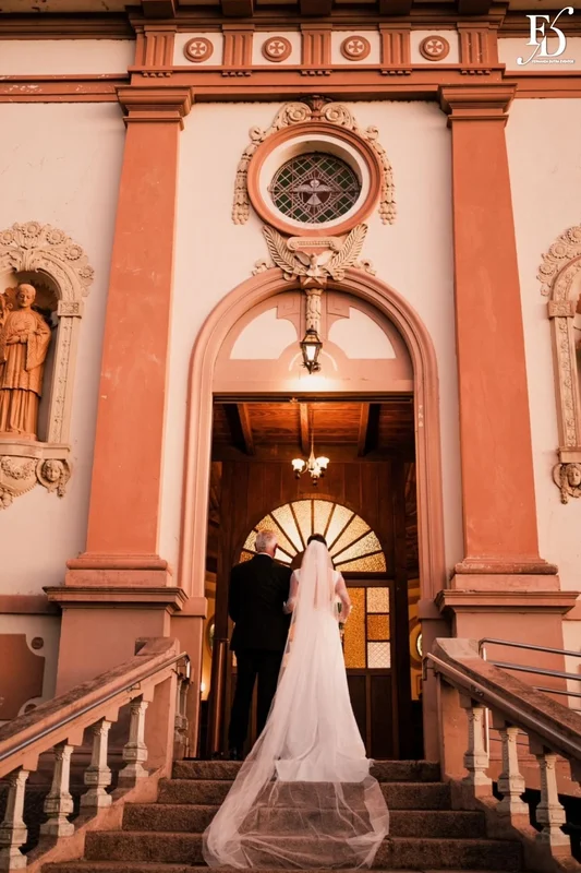 casamento com cerimônia na igreja sagrado coração de jesus em porto alegre e recepção elegante e intimista no le bistrot gourmet com decoração em verde, branco e prata
