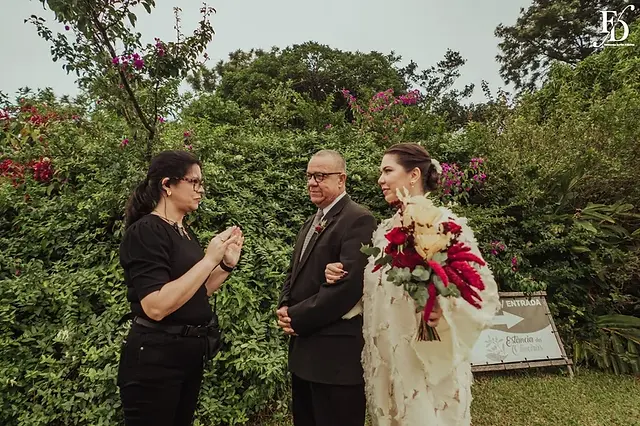 casamento organizado por life eventos especiais na estância das oliveiras em viamão com decoração campeira rústica e minimalista para um casal autêntico e cheio de personalidade