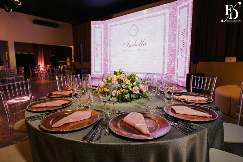 festa de aniversario de 15 anos realizada no party room em porto alegre com organização projeto de decoração e cerimonial de life eventos especiais cerimonialista em porto alegre