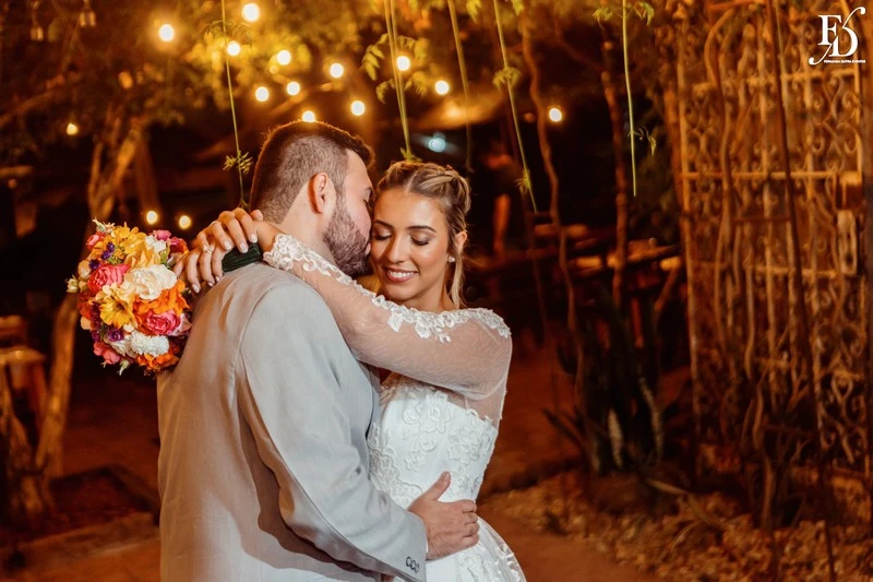 casamento mini-wedding realizado no lá nos fundos em porto alegre restaurante puppi baggio com decoração boho minimalista em verde e branco festa animada e descontraída com cerimonial de life eventos especiais cerimonialista de casamento em porto alegre 