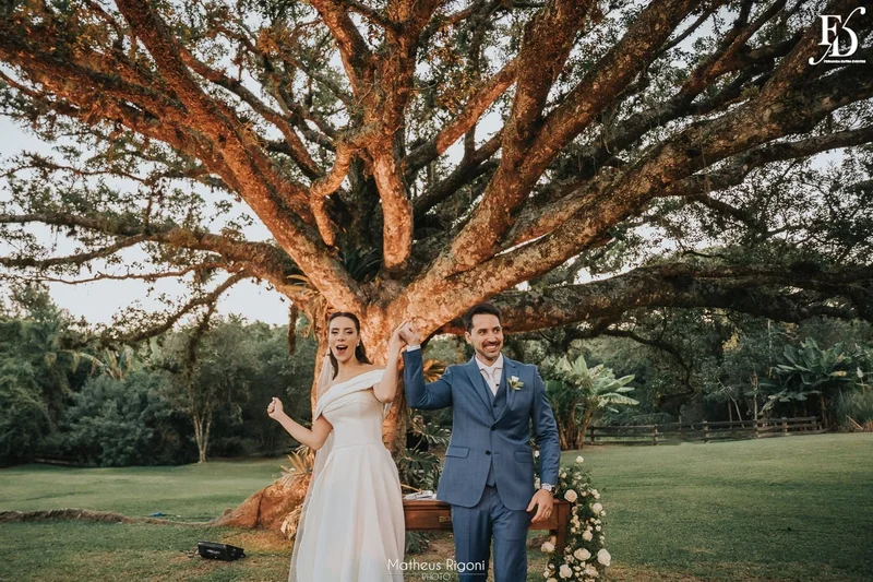 casamento elegante e sofisticado no alto da capela em porto alegre com decoração botânica greenery em verde e branco por life eventos especiais
