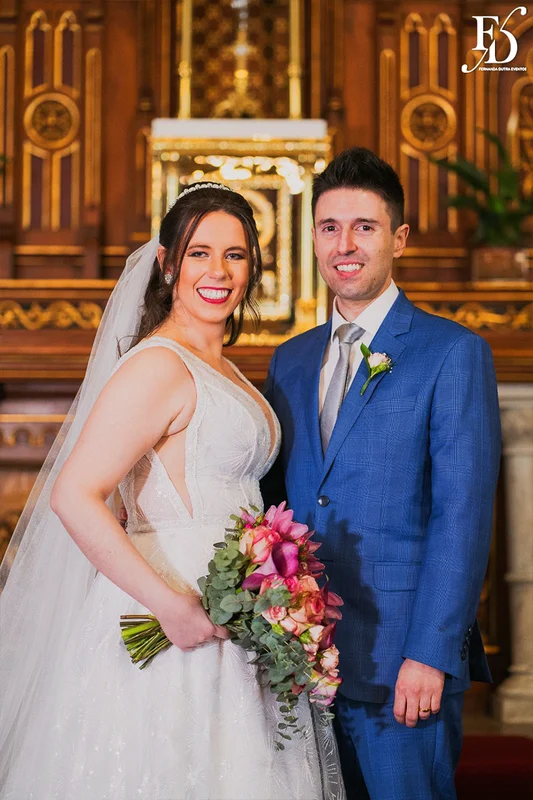 casamento realizado na igreja são pedro em porto alegre e recepção no le bistrot gourmet com decoração colorida e vibrante em rosa pink roxo e lilás