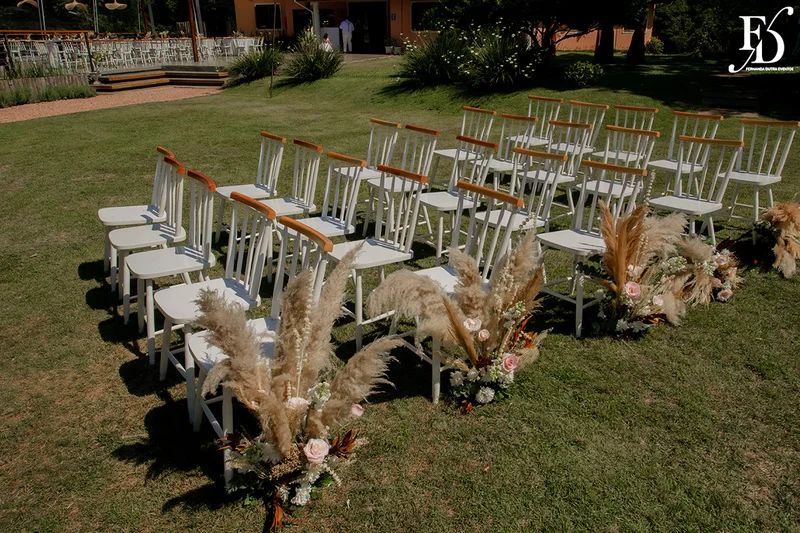 casamento divertido e animado na casa na chácara, em porto alegre; um casal jovem, despojado, que queria celebrar esse momento com um rodízio de pizza - casamento com pizza - decoração estilo boho wedding em tons terrosos cerimonial de life eventos especiais